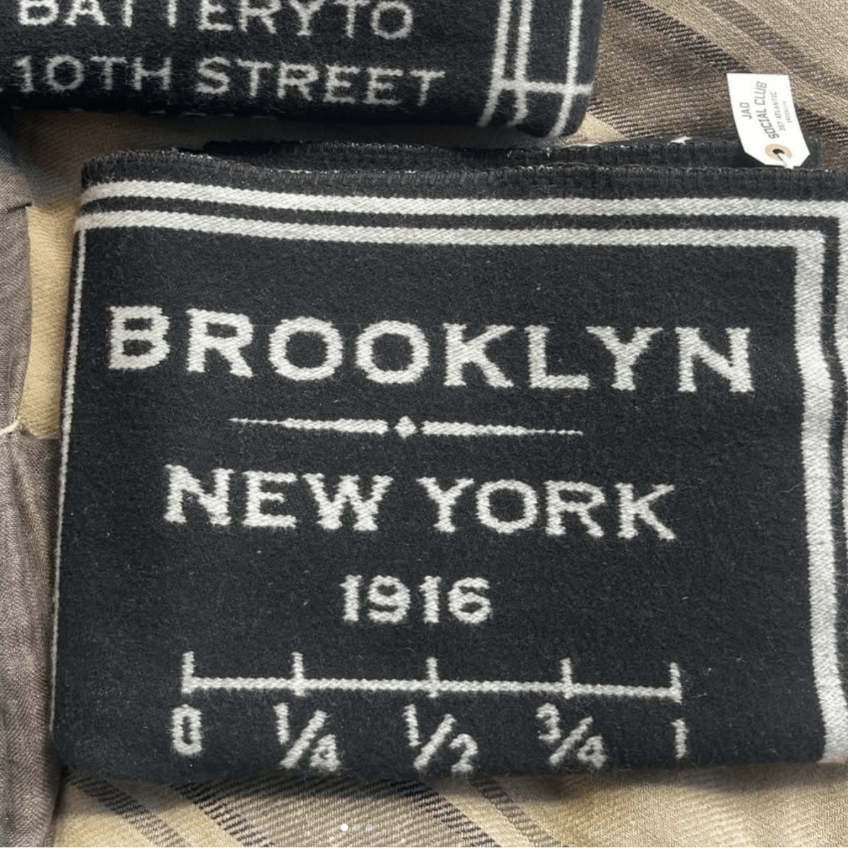 jao-blankets-brooklyn-map-wool-throw-wolldecke-karte image 3