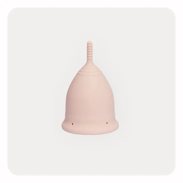 divine-cup-menstruationstasse-rosa-soft-medizinisches-silikon image 1