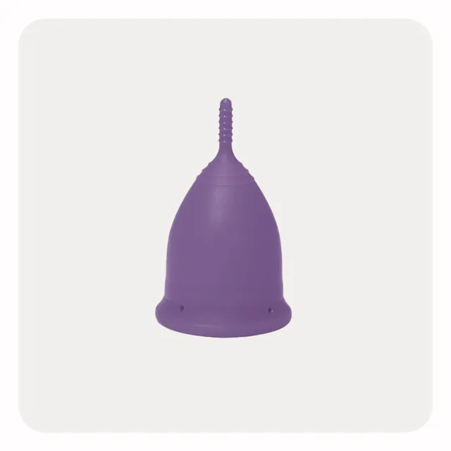divine-cup-menstruationstasse-lila-medizinisches-silikon image 1