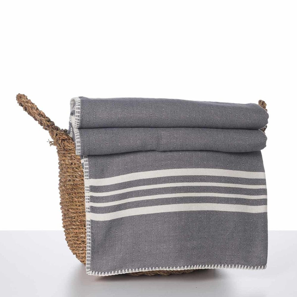 jao-blankets-farmer-stitch-blanket-decke-blau-zweiseitig image 8