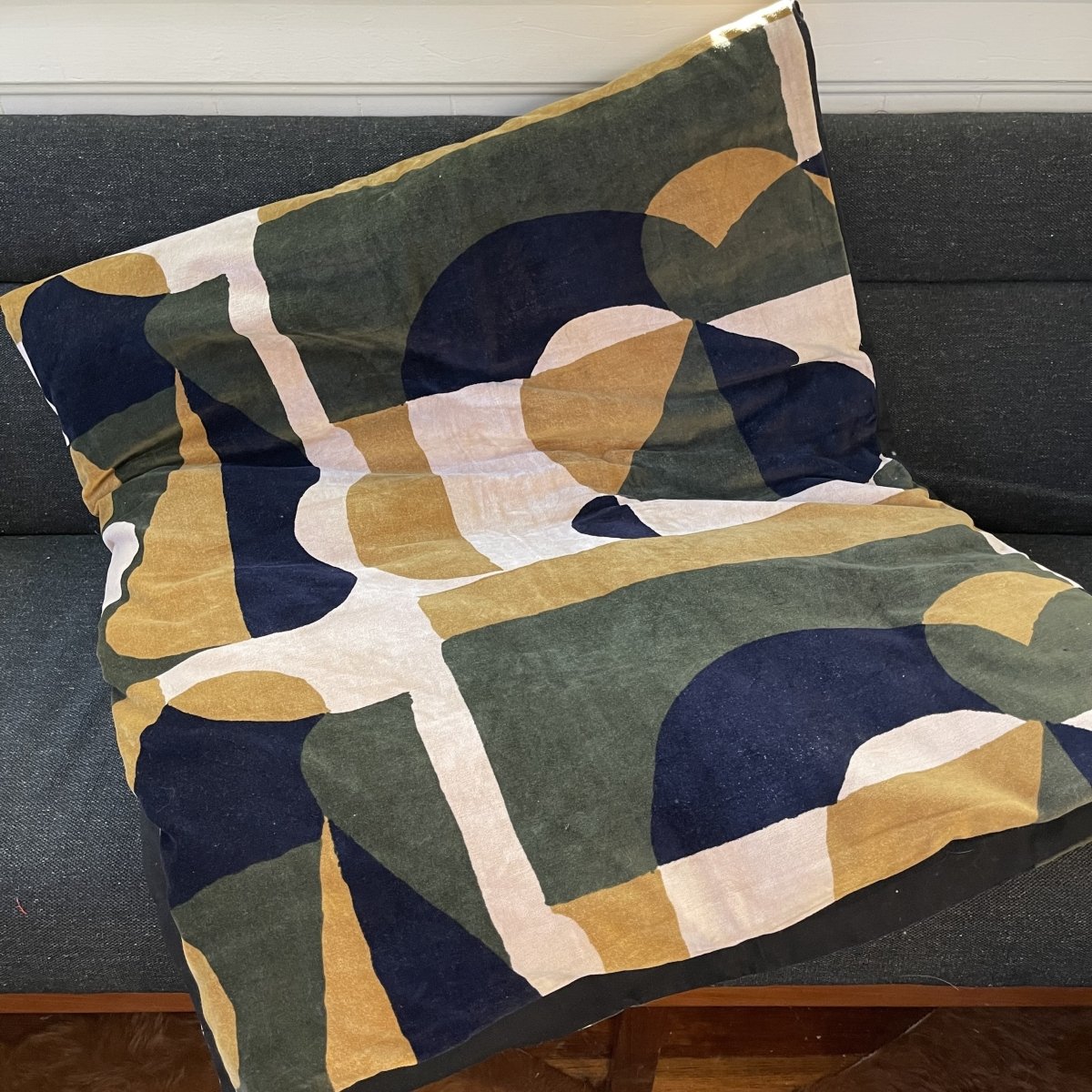 jao-french-bedroll-velour-modern-wohndecke-bronze-velours image 2