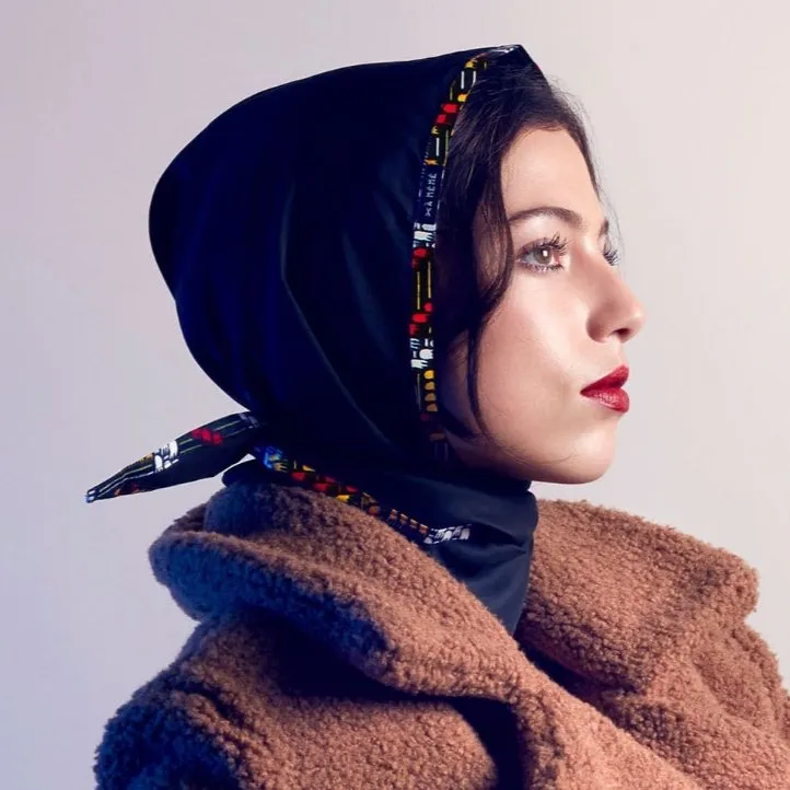 jao-brand-clothing-capuche-regenhaube-noir-bordeaux image 1