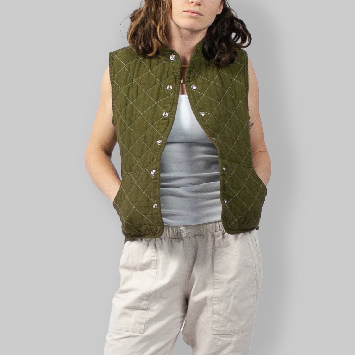 jao-quilted-snap-vest-steppweste-gr-e-m-mit-druckkn-pfen image 1